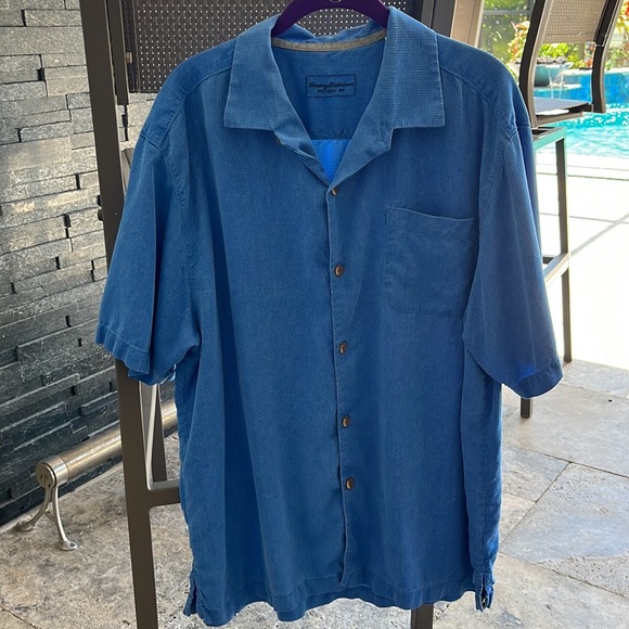 Like new Tommy Bahama casual button shirt - Picture 1 of 4